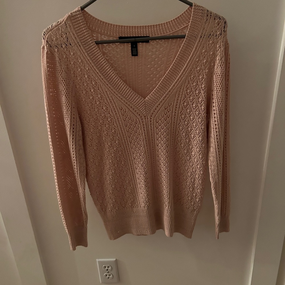 White House Black Market Blush V-Neck Sweater - Picture 4 of 5